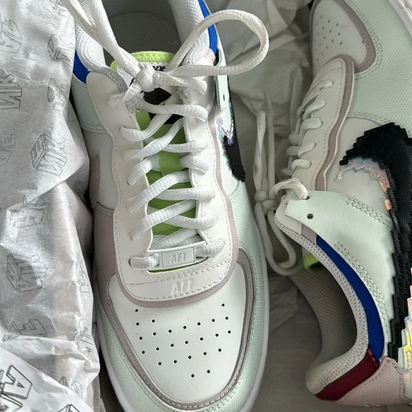 W AF1 Pixel - Picture 2 of 5